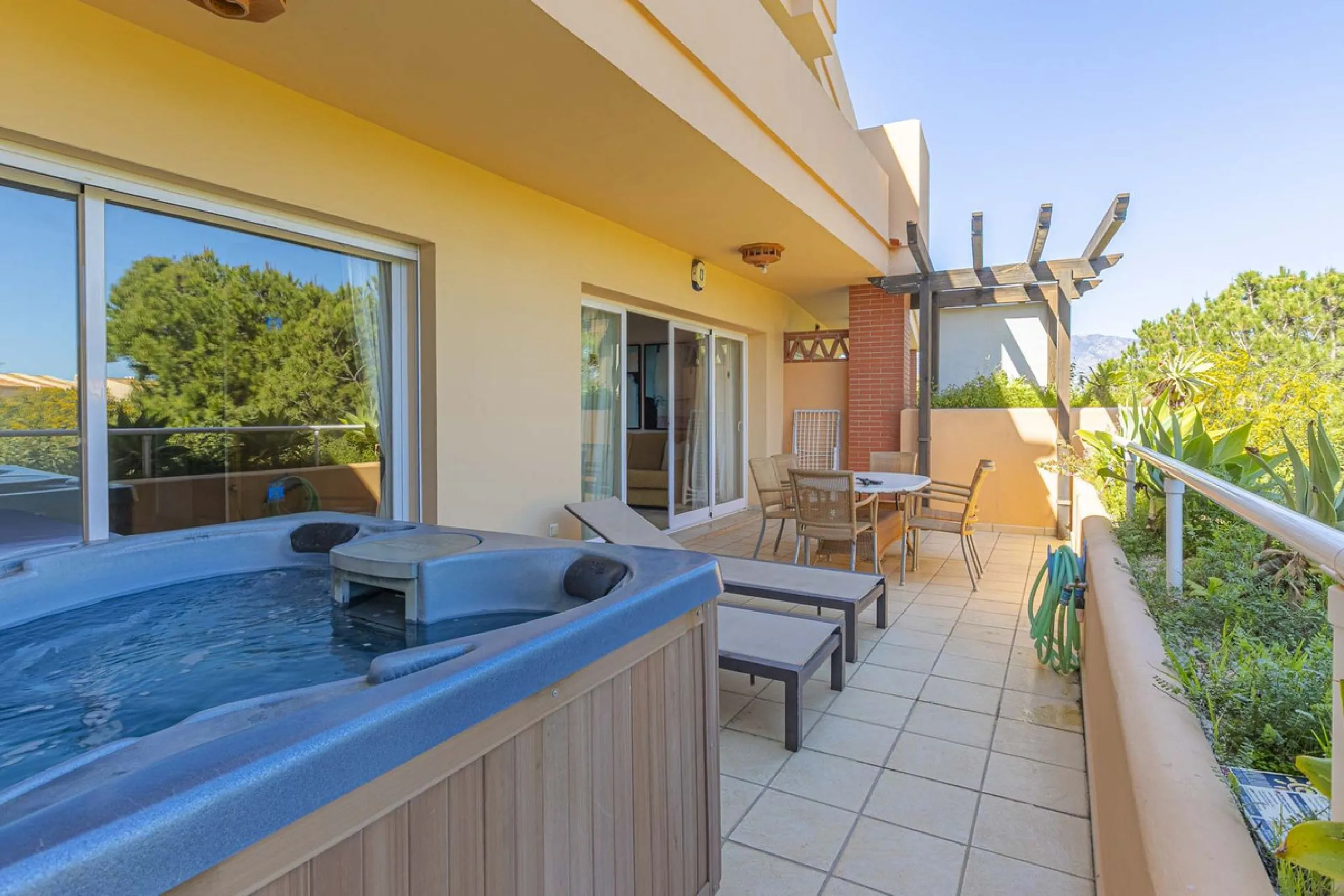 Apartment - Ground Floor Apartment в продаже в Mijas, Málaga. В доме 2 спален и 2 ванных комнат. Площадь дома 89 м². Площадь участка 50 м²