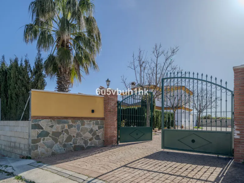 Charming Andalusian Villa in Entrerríos – privacy, open views and equestrian potential near the coast