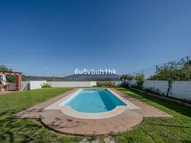 Charming Andalusian Villa in Entrerríos – privacy, open views and equestrian potential near the coast