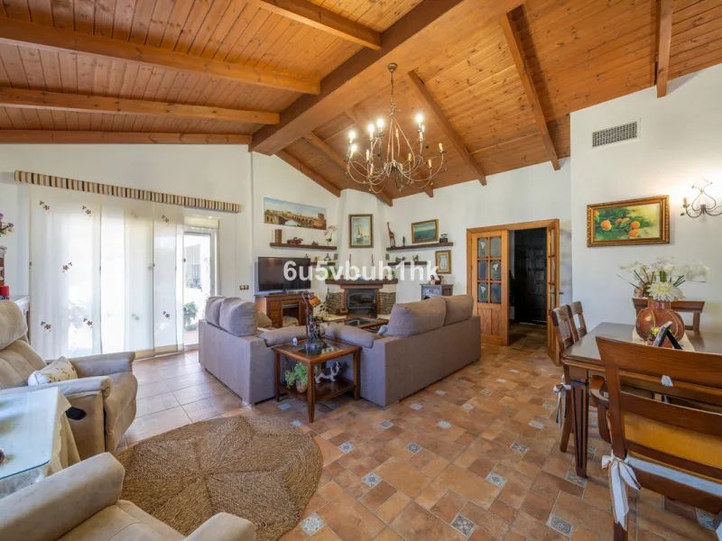 Charming Andalusian Villa in Entrerríos – privacy, open views and equestrian potential near the coast