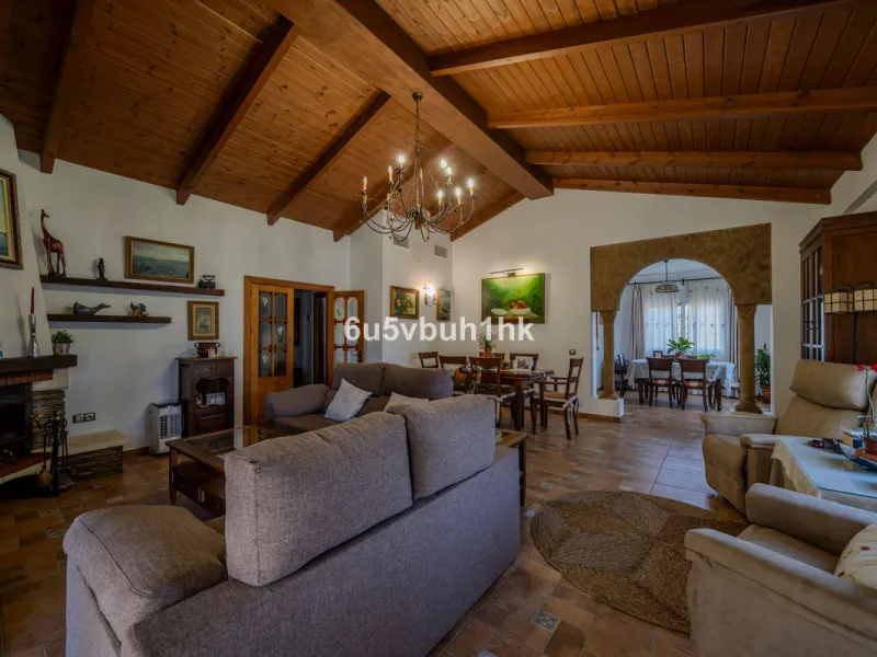 Charming Andalusian Villa in Entrerríos – privacy, open views and equestrian potential near the coast
