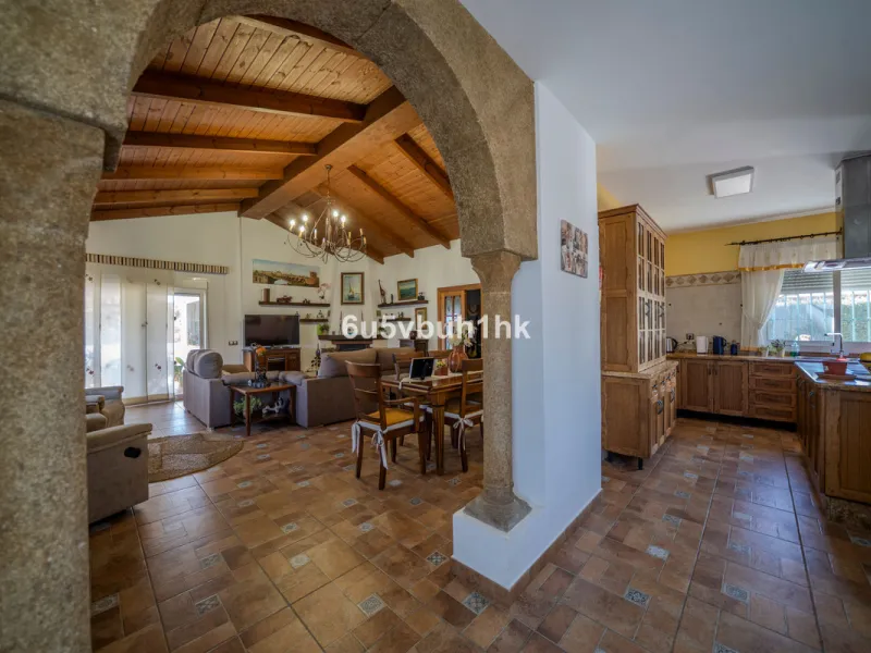 Charming Andalusian Villa in Entrerríos – privacy, open views and equestrian potential near the coast