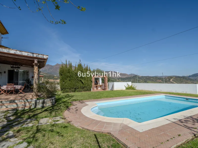 Charming Andalusian Villa in Entrerríos – privacy, open views and equestrian potential near the coast