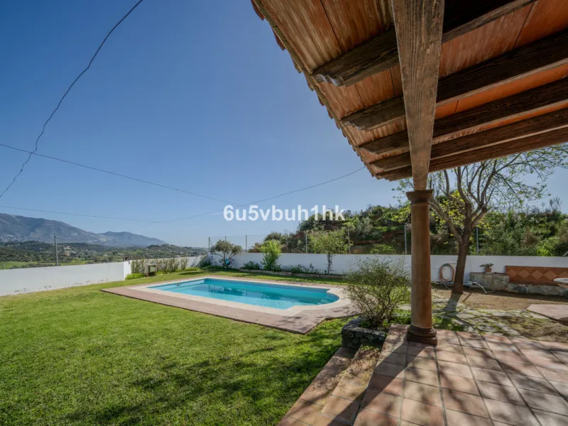 Charming Andalusian Villa in Entrerríos – privacy, open views and equestrian potential near the coast