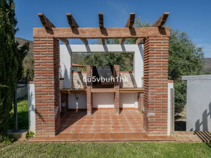 Charming Andalusian Villa in Entrerríos – privacy, open views and equestrian potential near the coast