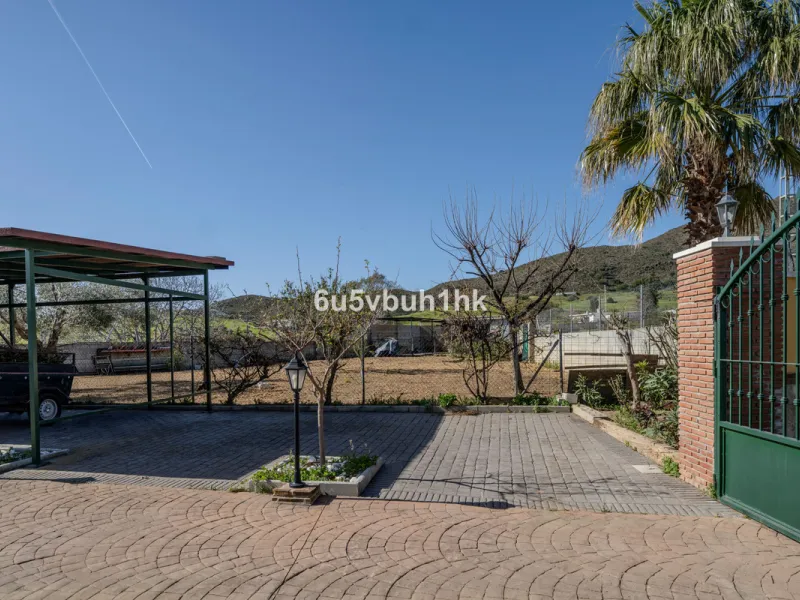 Charming Andalusian Villa in Entrerríos – privacy, open views and equestrian potential near the coast