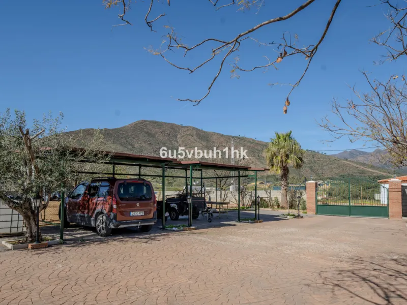 Charming Andalusian Villa in Entrerríos – privacy, open views and equestrian potential near the coast