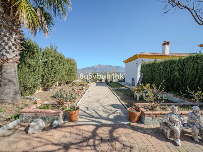 Charming Andalusian Villa in Entrerríos – privacy, open views and equestrian potential near the coast
