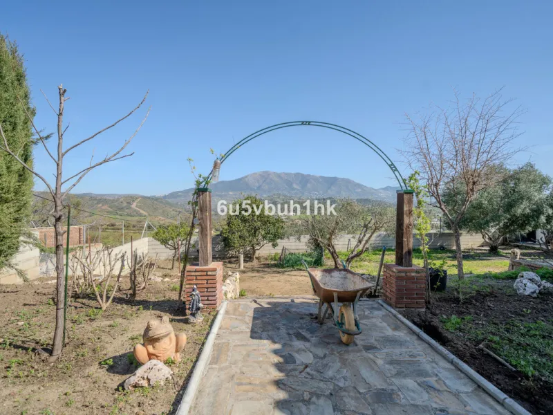 Charming Andalusian Villa in Entrerríos – privacy, open views and equestrian potential near the coast