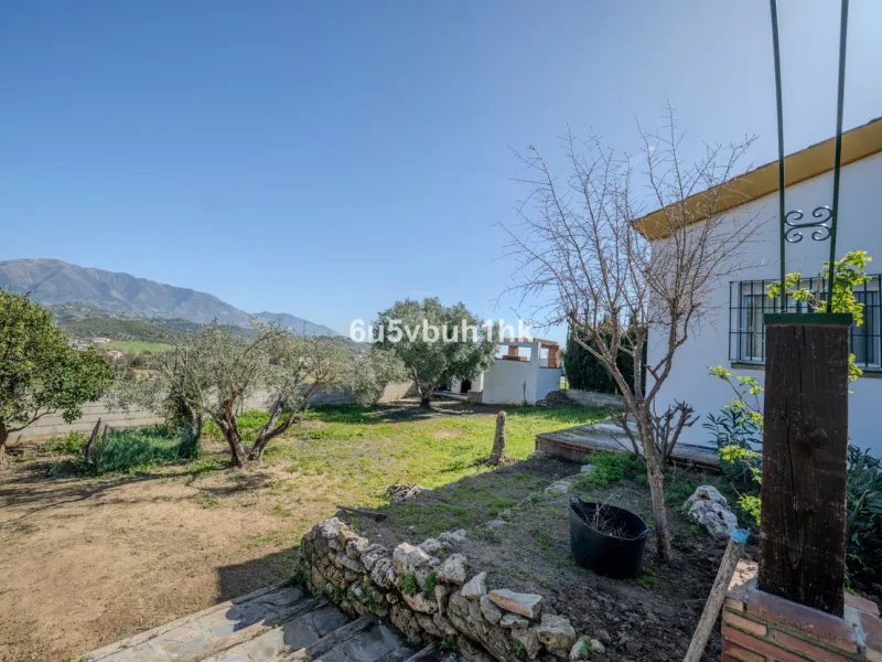 Charming Andalusian Villa in Entrerríos – privacy, open views and equestrian potential near the coast