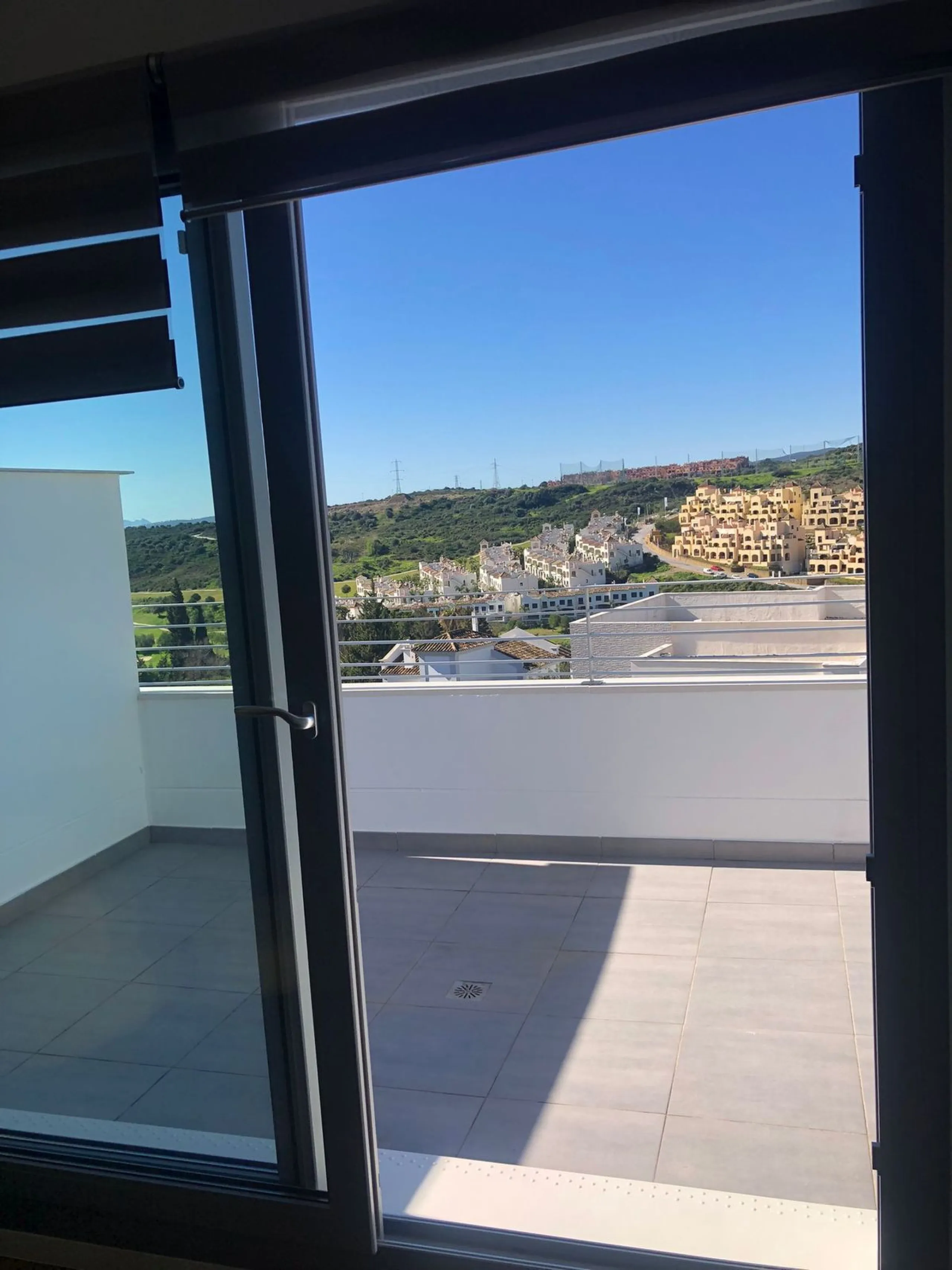 Apartment - Middle Floor Apartment в продаже в Estepona, Málaga. В доме 2 спален и 2 ванных комнат. Площадь дома 85 м²