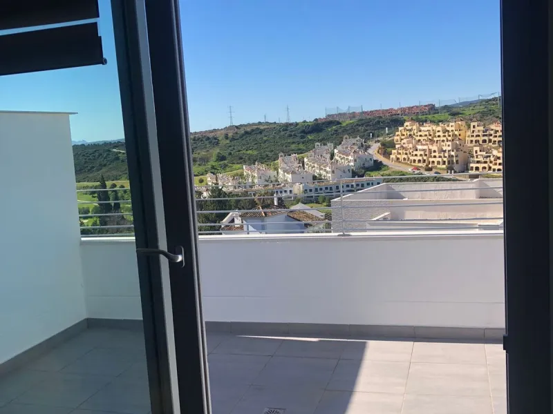 Apartment - Middle Floor Apartment в продаже в Estepona, Málaga. В доме 2 спален и 2 ванных комнат. Площадь дома 85 м²