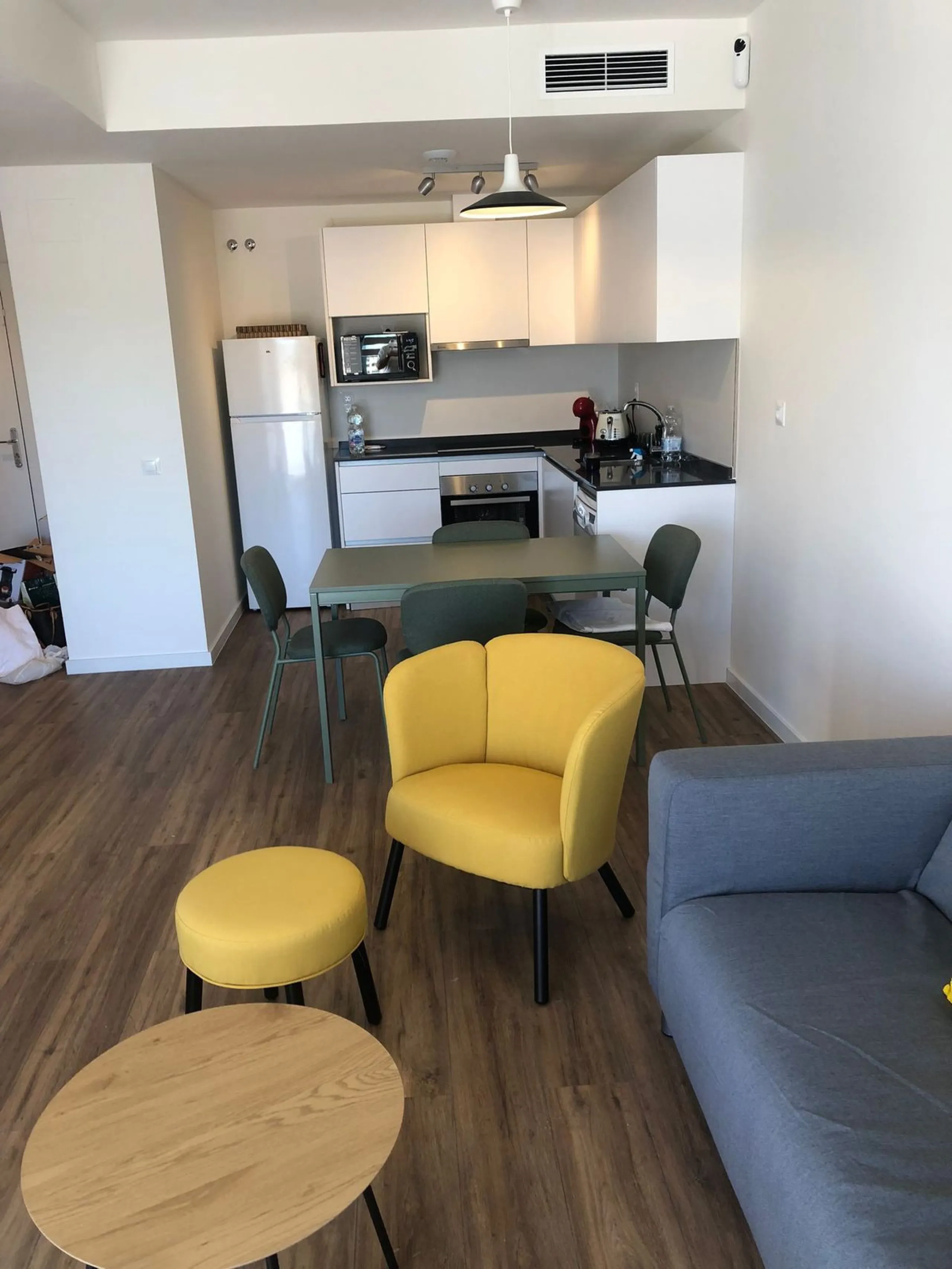 Apartment - Middle Floor Apartment в продаже в Estepona, Málaga. В доме 2 спален и 2 ванных комнат. Площадь дома 85 м²