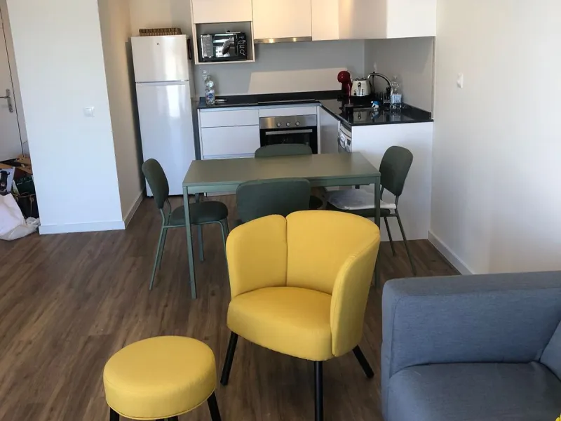 Apartment - Middle Floor Apartment в продаже в Estepona, Málaga. В доме 2 спален и 2 ванных комнат. Площадь дома 85 м²