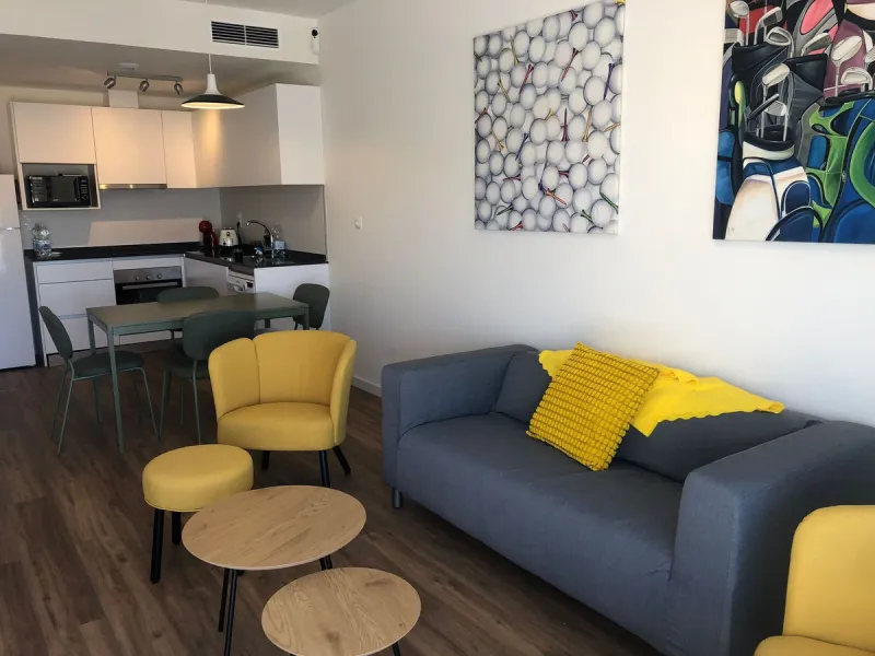 Apartment - Middle Floor Apartment в продаже в Estepona, Málaga. В доме 2 спален и 2 ванных комнат. Площадь дома 85 м²