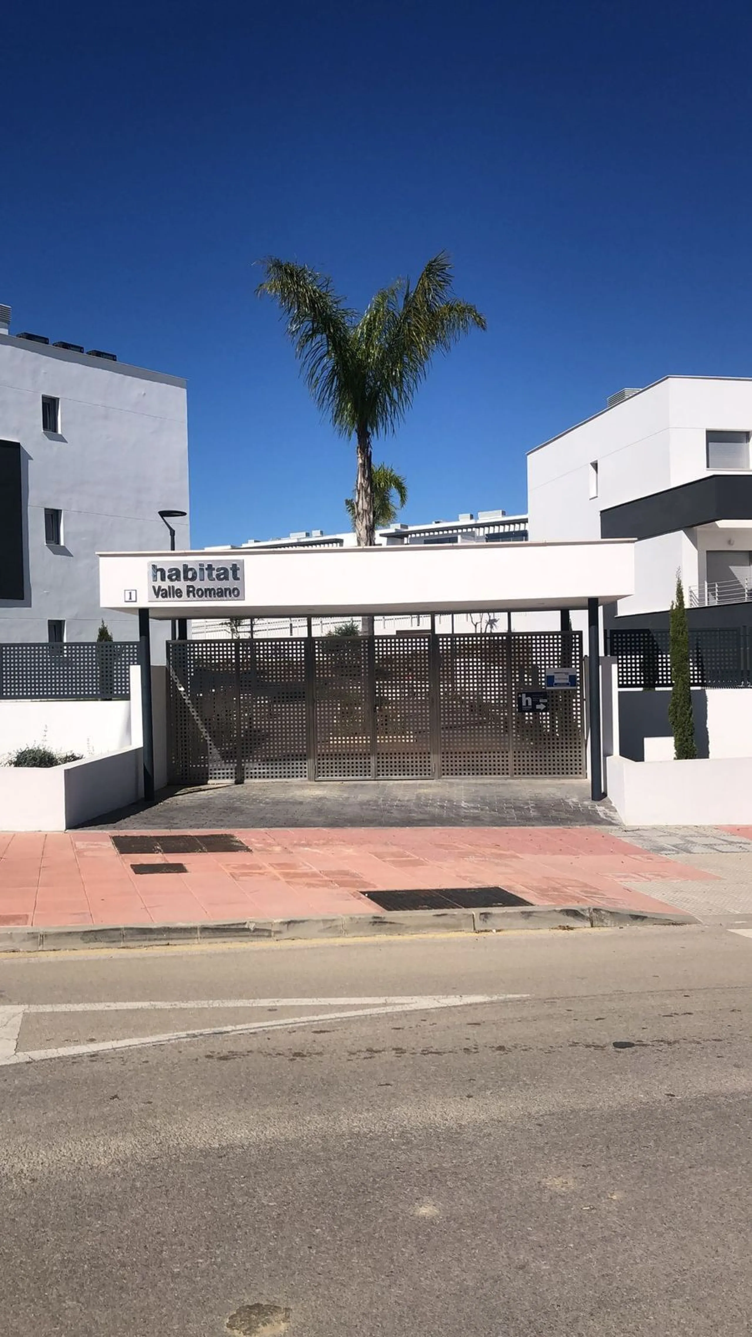 Apartment - Middle Floor Apartment в продаже в Estepona, Málaga. В доме 2 спален и 2 ванных комнат. Площадь дома 85 м²