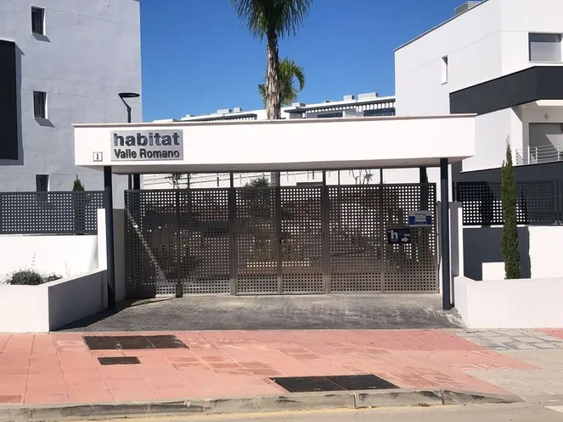 Apartment - Middle Floor Apartment в продаже в Estepona, Málaga. В доме 2 спален и 2 ванных комнат. Площадь дома 85 м²