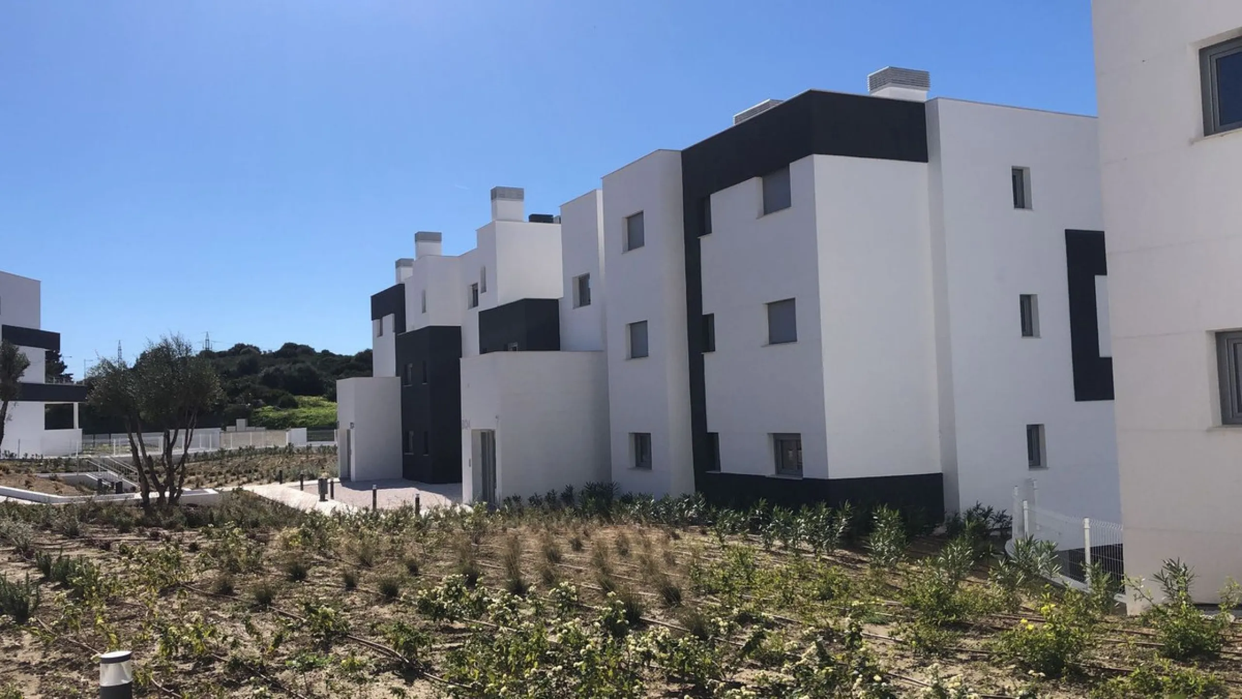Apartment - Middle Floor Apartment в продаже в Estepona, Málaga. В доме 2 спален и 2 ванных комнат. Площадь дома 85 м²