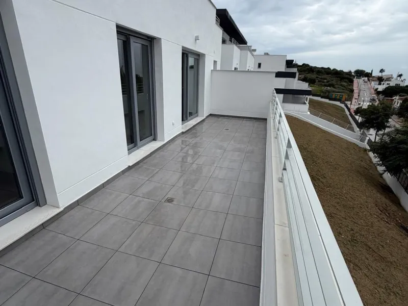 Apartment - Middle Floor Apartment в продаже в Estepona, Málaga. В доме 2 спален и 2 ванных комнат. Площадь дома 85 м²