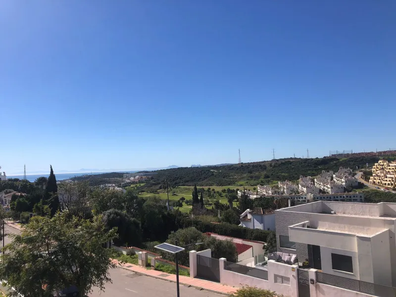 Apartment - Middle Floor Apartment в продаже в Estepona, Málaga. В доме 2 спален и 2 ванных комнат. Площадь дома 85 м²