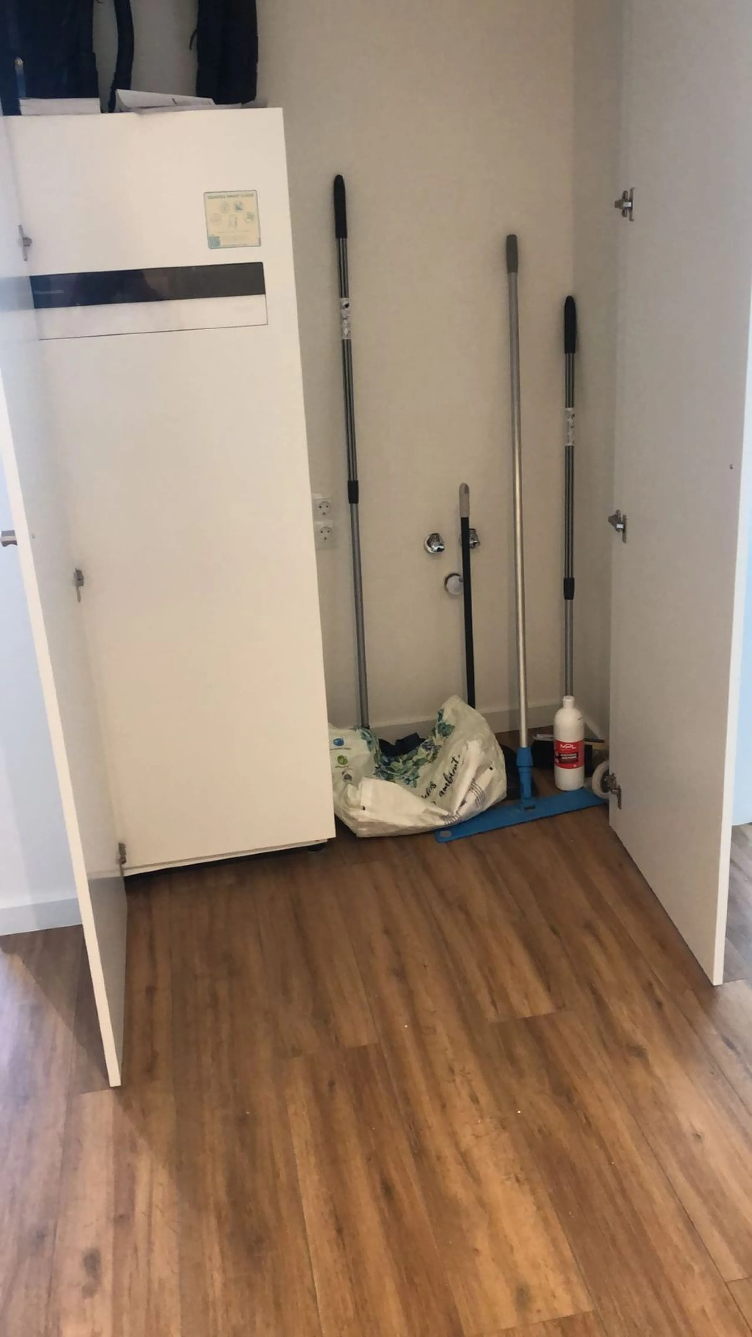 Apartment - Middle Floor Apartment в продаже в Estepona, Málaga. В доме 2 спален и 2 ванных комнат. Площадь дома 85 м²