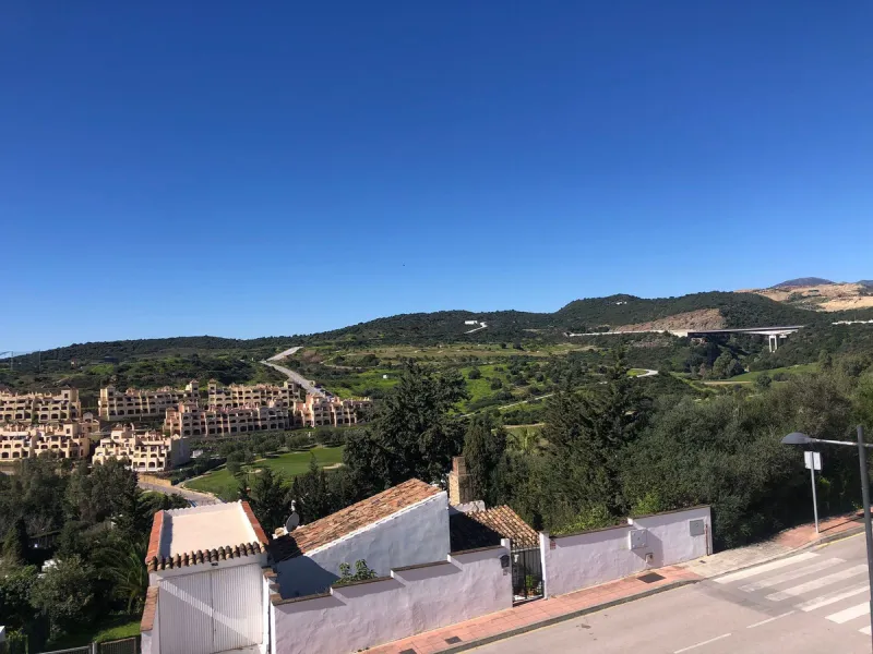 Apartment - Middle Floor Apartment в продаже в Estepona, Málaga. В доме 2 спален и 2 ванных комнат. Площадь дома 85 м²