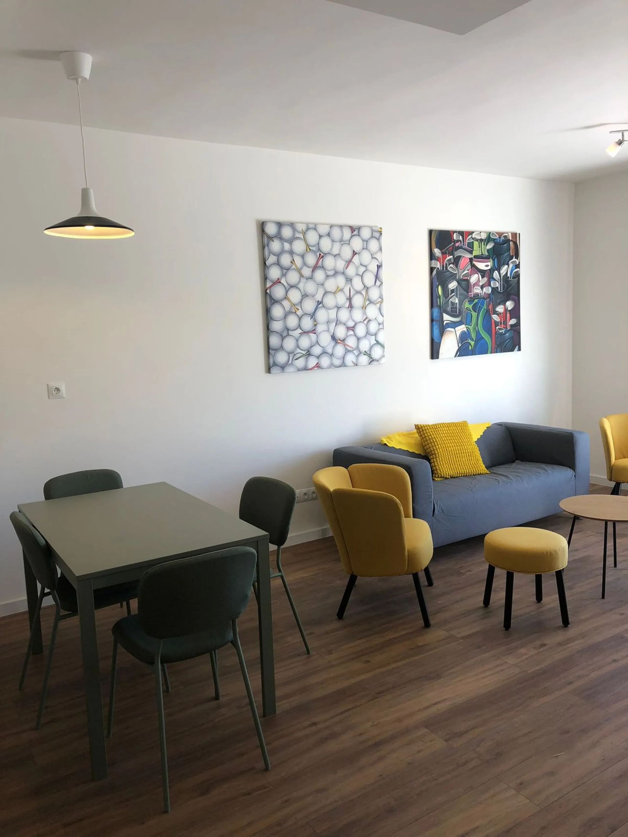 Apartment - Middle Floor Apartment в продаже в Estepona, Málaga. В доме 2 спален и 2 ванных комнат. Площадь дома 85 м²