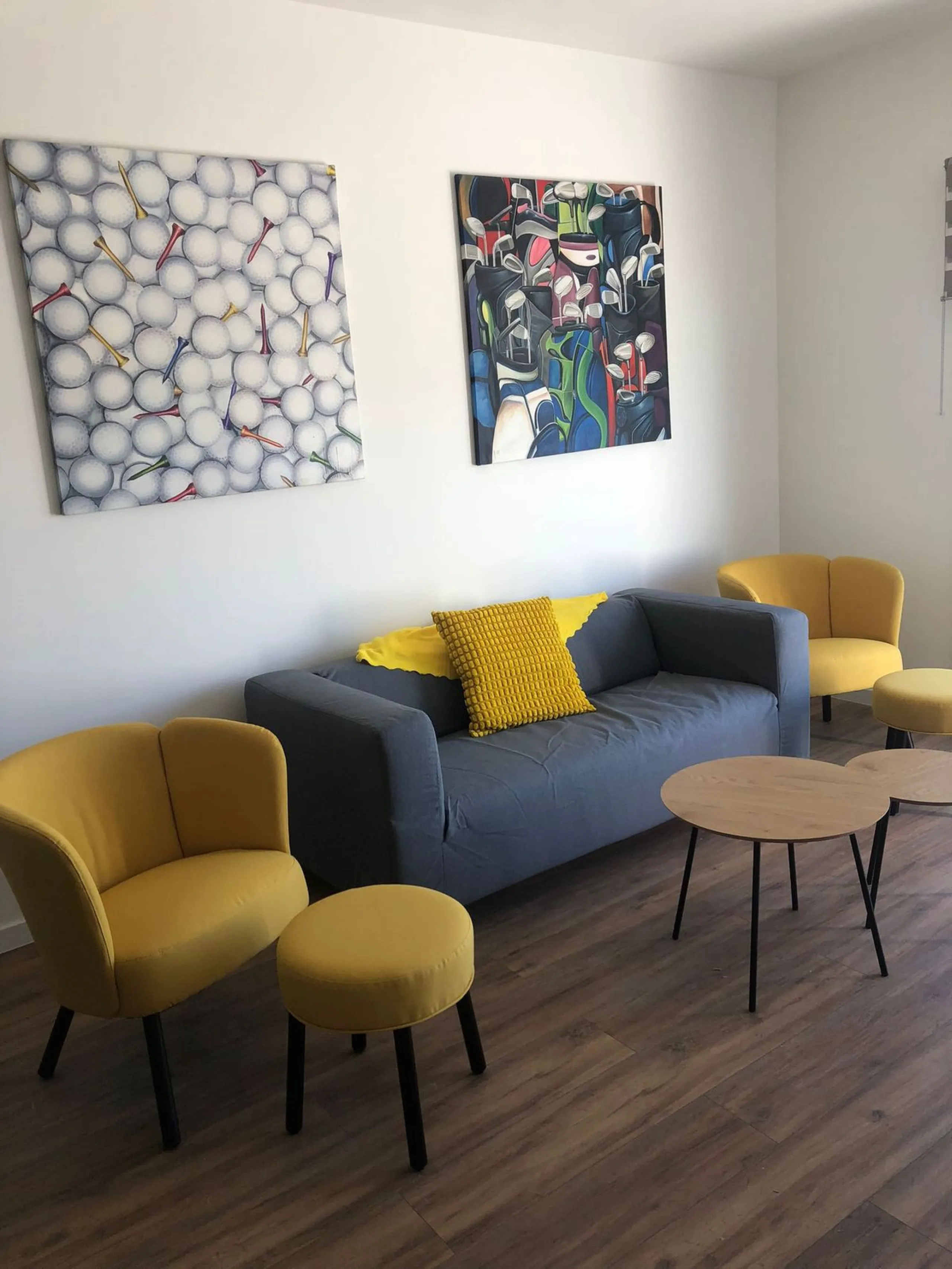 Apartment - Middle Floor Apartment в продаже в Estepona, Málaga. В доме 2 спален и 2 ванных комнат. Площадь дома 85 м²