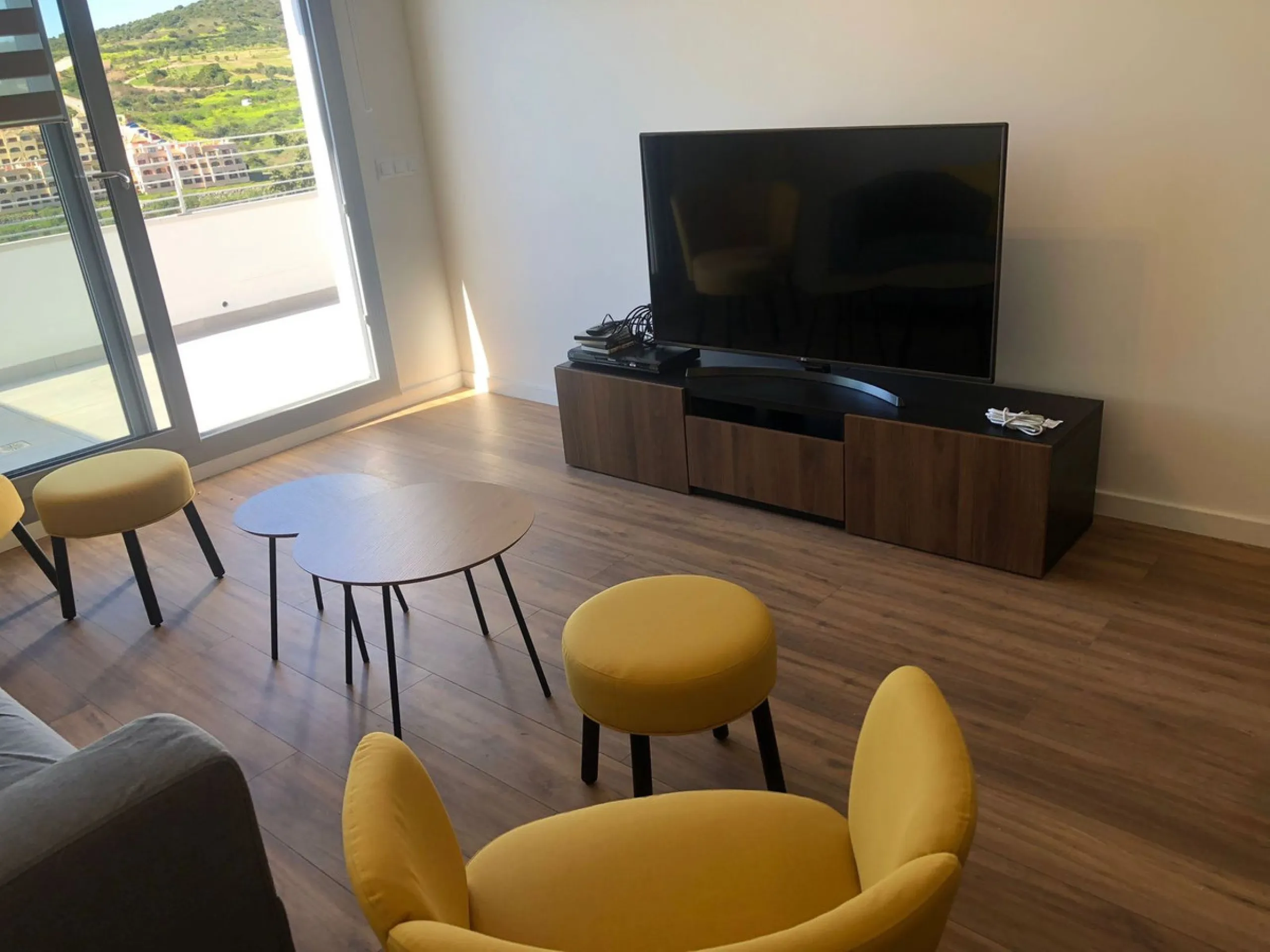 Apartment - Middle Floor Apartment в продаже в Estepona, Málaga. В доме 2 спален и 2 ванных комнат. Площадь дома 85 м²