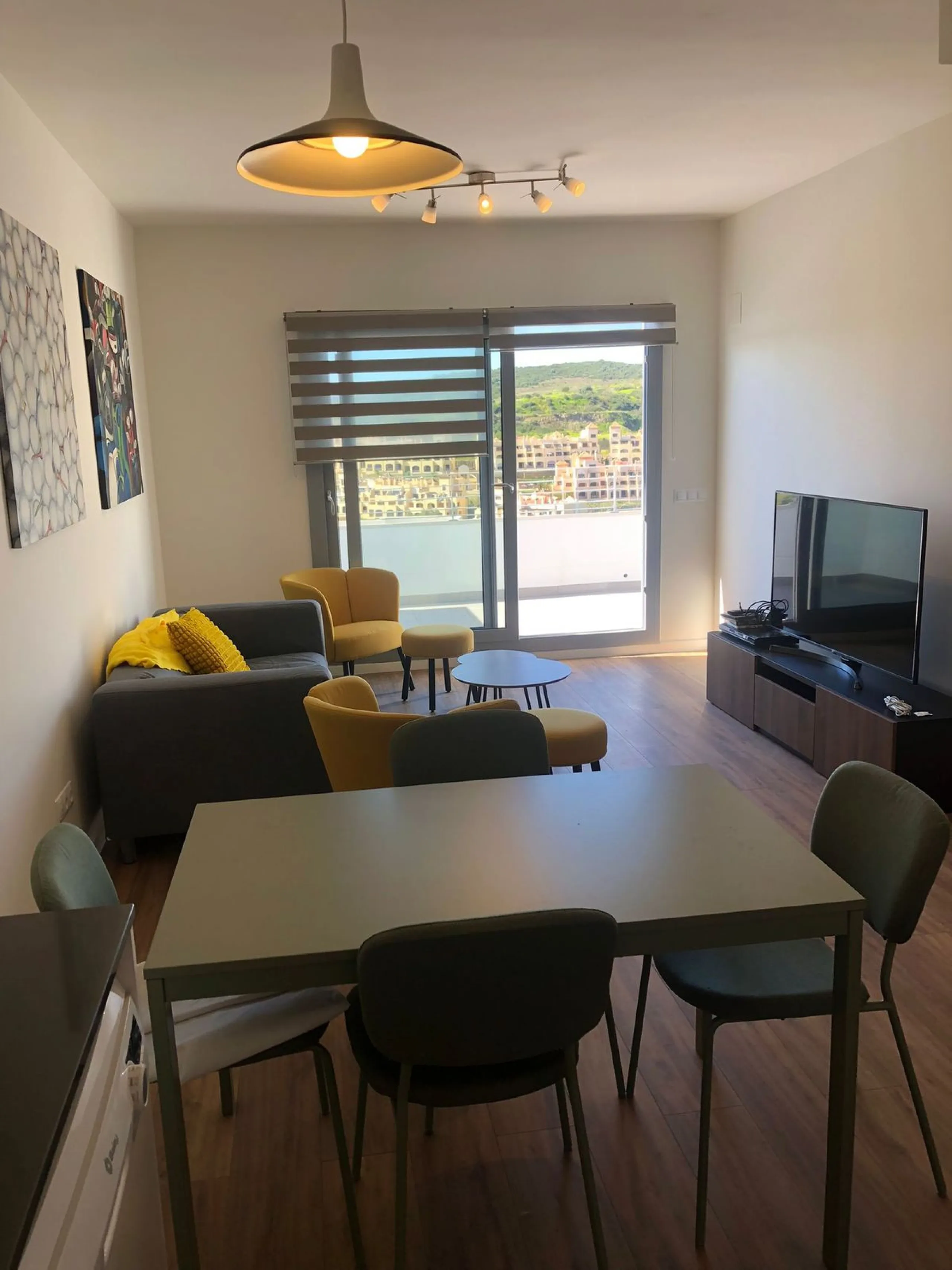 Apartment - Middle Floor Apartment в продаже в Estepona, Málaga. В доме 2 спален и 2 ванных комнат. Площадь дома 85 м²