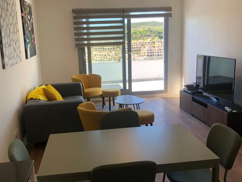 Apartment - Middle Floor Apartment в продаже в Estepona, Málaga. В доме 2 спален и 2 ванных комнат. Площадь дома 85 м²