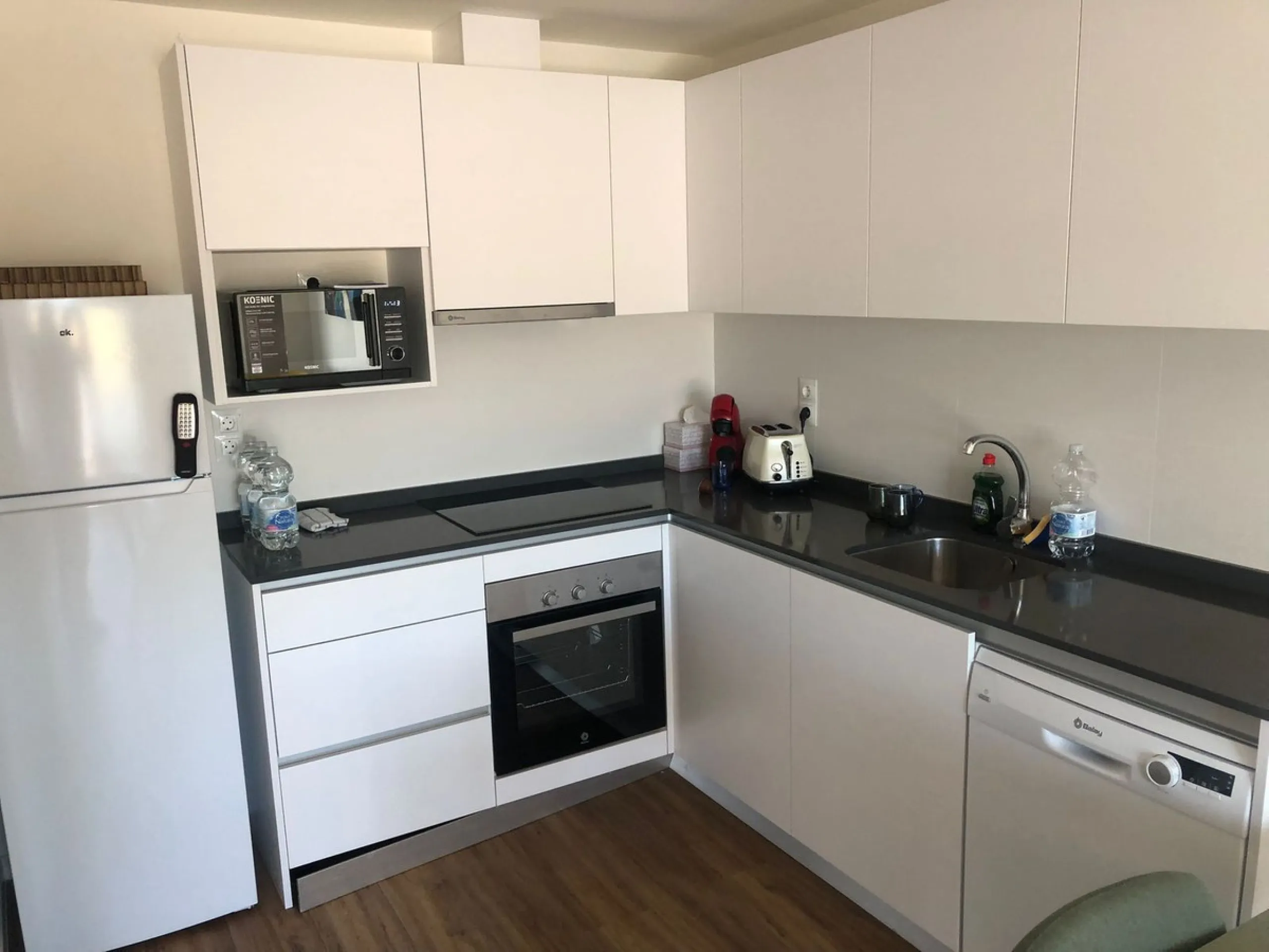 Apartment - Middle Floor Apartment в продаже в Estepona, Málaga. В доме 2 спален и 2 ванных комнат. Площадь дома 85 м²