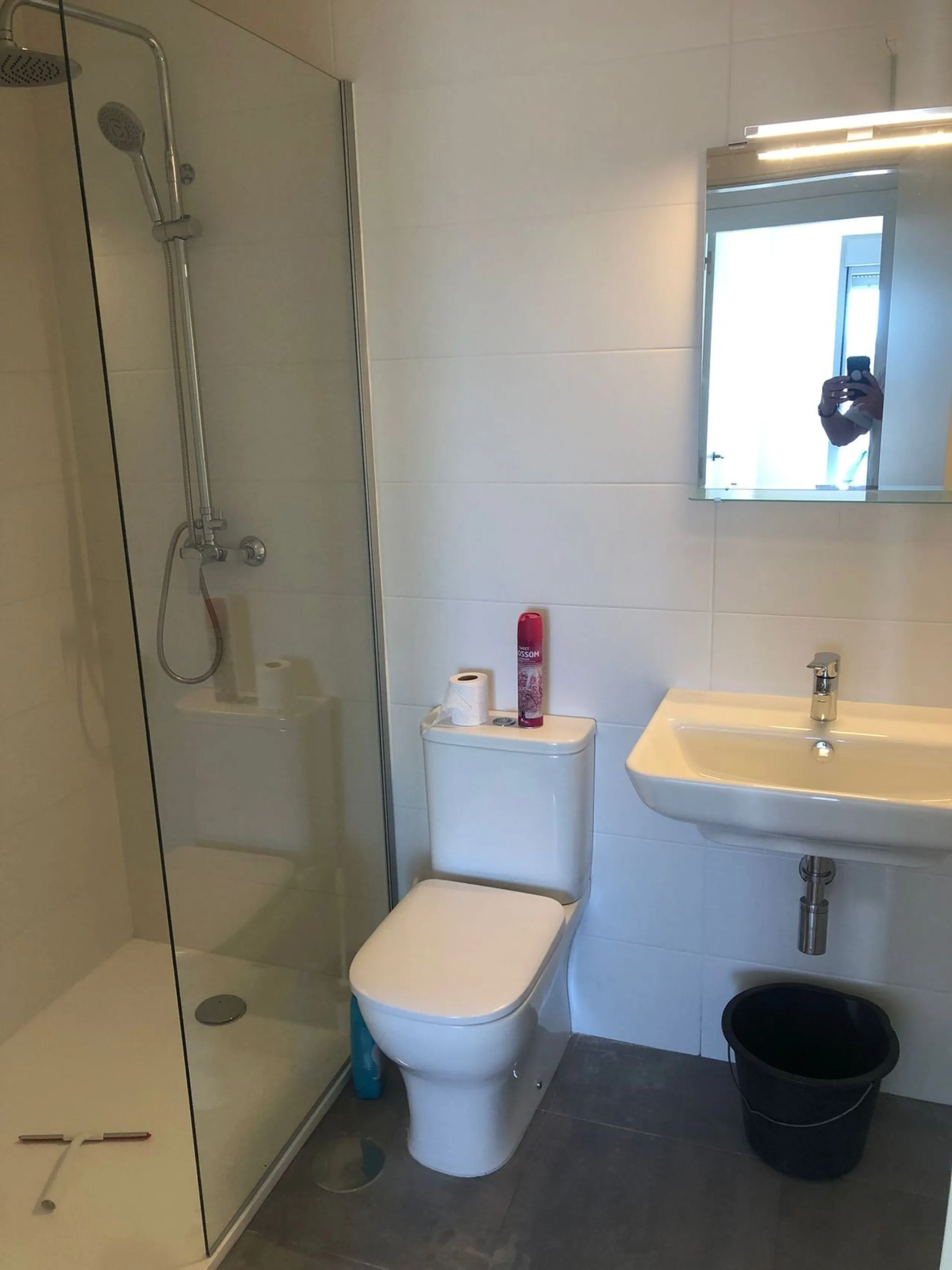 Apartment - Middle Floor Apartment в продаже в Estepona, Málaga. В доме 2 спален и 2 ванных комнат. Площадь дома 85 м²