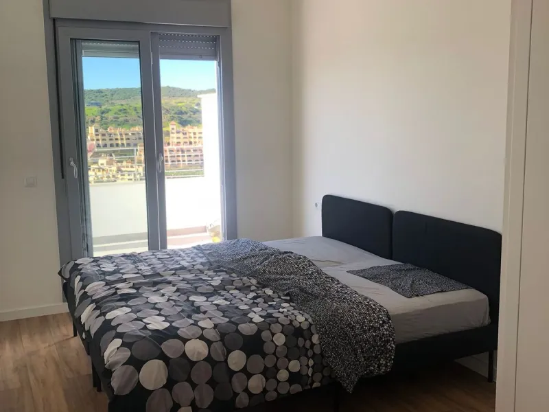 Apartment - Middle Floor Apartment в продаже в Estepona, Málaga. В доме 2 спален и 2 ванных комнат. Площадь дома 85 м²