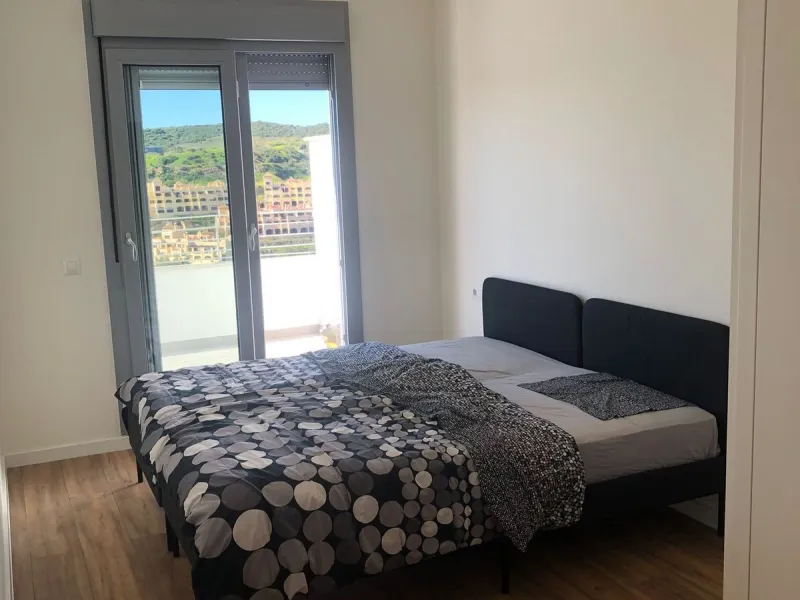 Apartment - Middle Floor Apartment в продаже в Estepona, Málaga. В доме 2 спален и 2 ванных комнат. Площадь дома 85 м²