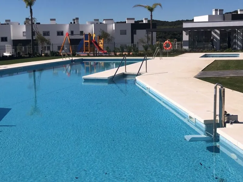 Apartment - Middle Floor Apartment в продаже в Estepona, Málaga. В доме 2 спален и 2 ванных комнат. Площадь дома 85 м²