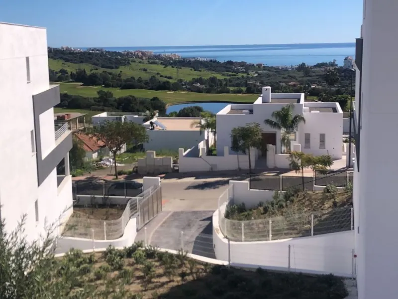 Apartment - Middle Floor Apartment в продаже в Estepona, Málaga. В доме 2 спален и 2 ванных комнат. Площадь дома 85 м²