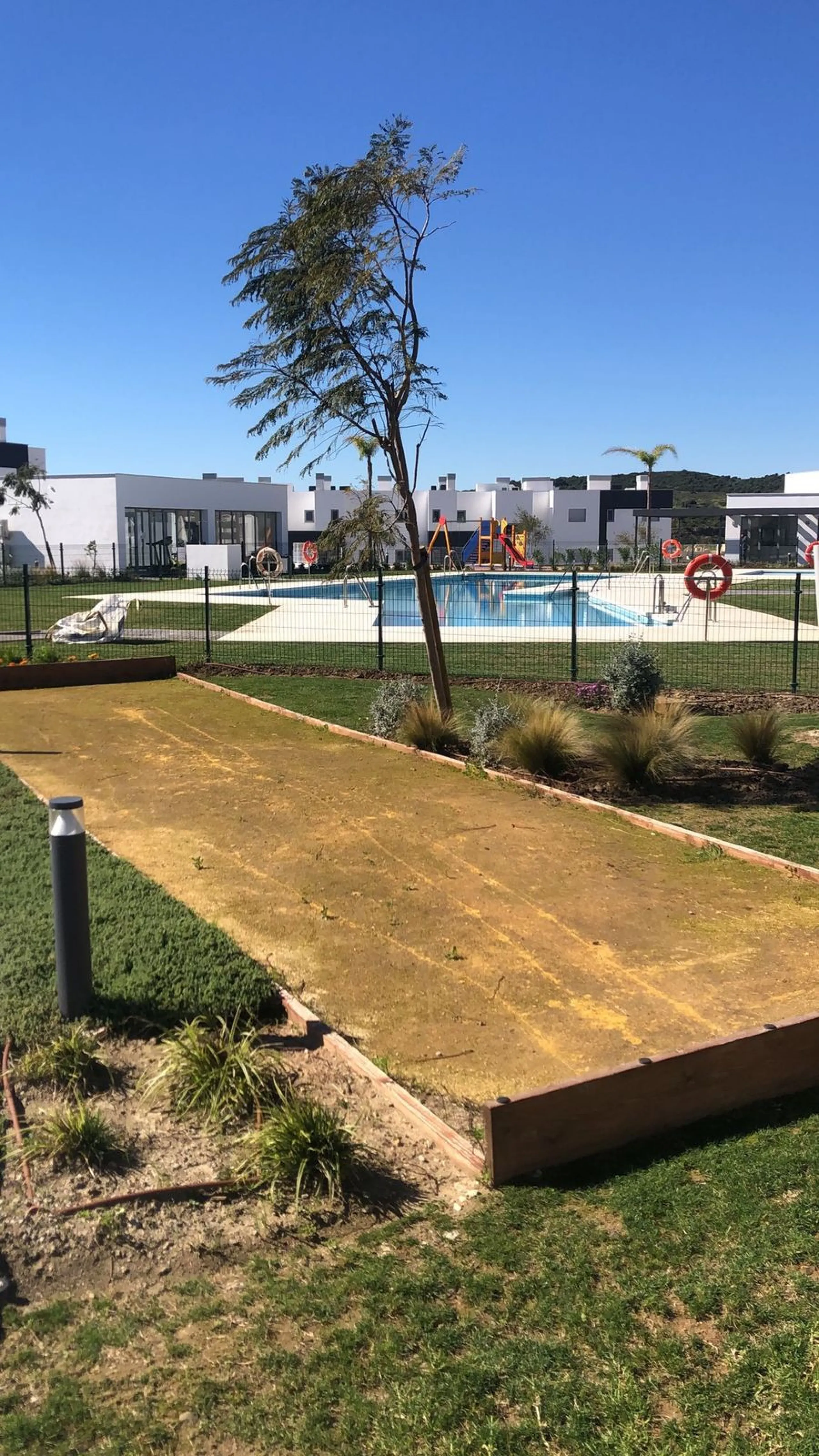 Apartment - Middle Floor Apartment в продаже в Estepona, Málaga. В доме 2 спален и 2 ванных комнат. Площадь дома 85 м²
