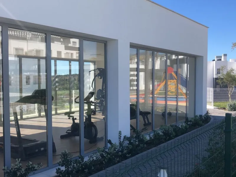 Apartment - Middle Floor Apartment в продаже в Estepona, Málaga. В доме 2 спален и 2 ванных комнат. Площадь дома 85 м²