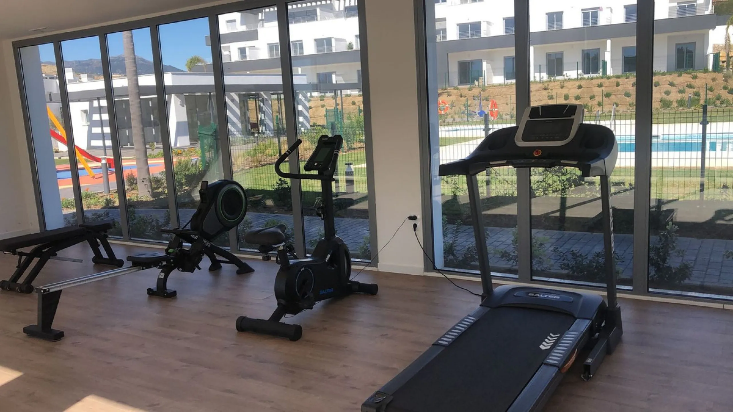 Apartment - Middle Floor Apartment в продаже в Estepona, Málaga. В доме 2 спален и 2 ванных комнат. Площадь дома 85 м²