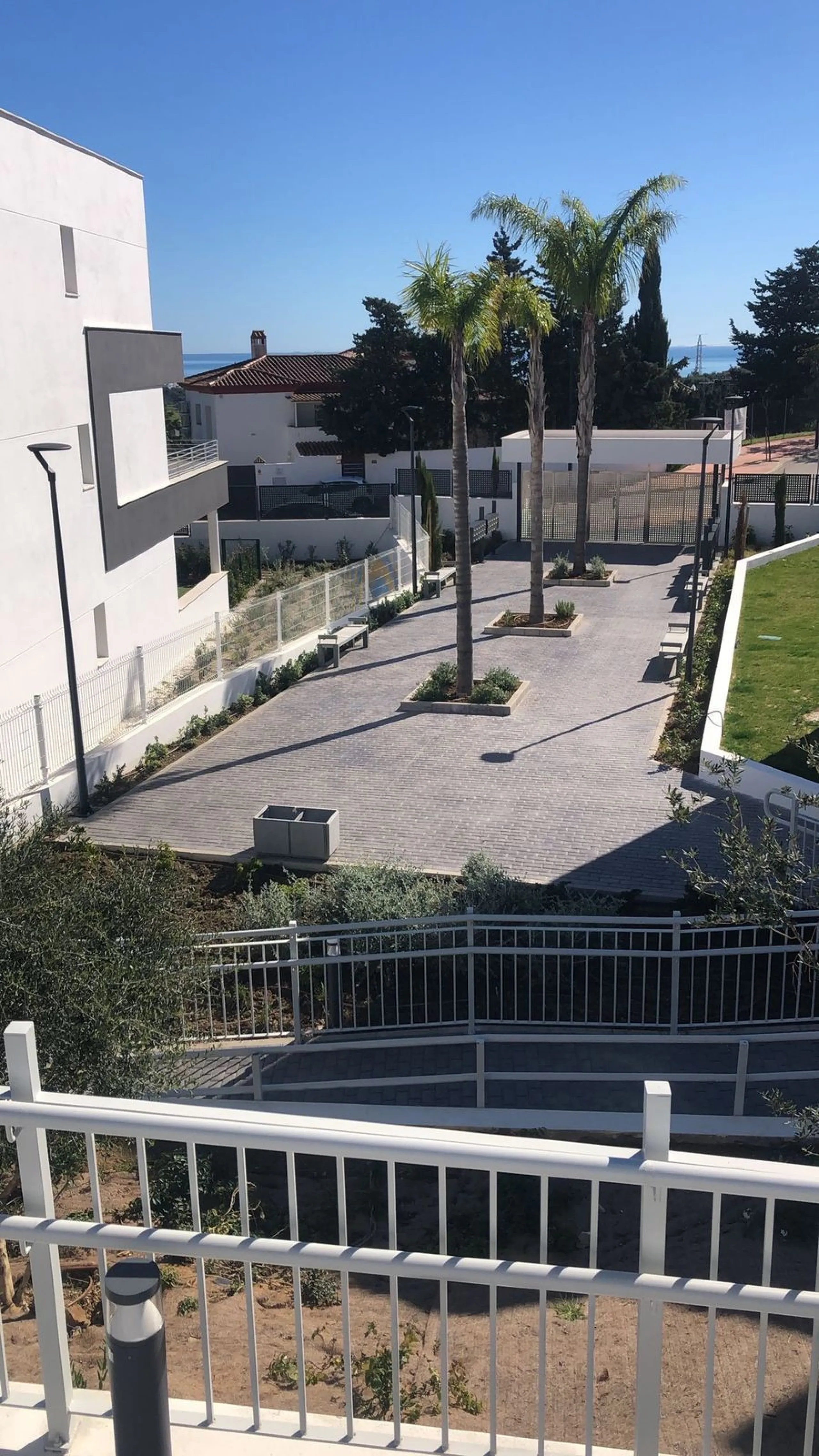 Apartment - Middle Floor Apartment в продаже в Estepona, Málaga. В доме 2 спален и 2 ванных комнат. Площадь дома 85 м²