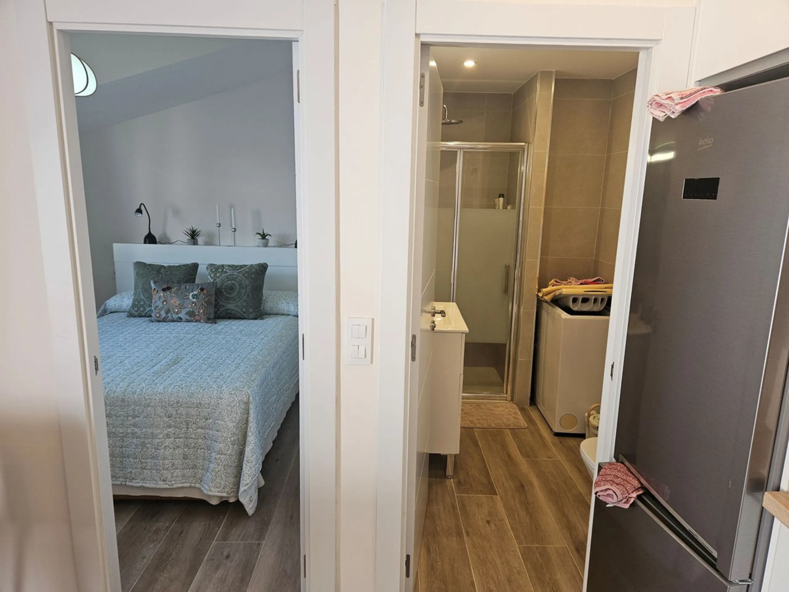 Discover this spectacular penthouse located on the famous golden mile of Marbella!, in the prestigious urbanization of La Carolina, an unbeatable location within walking distance of the beach, the center of Marbella and all kinds of services including pub