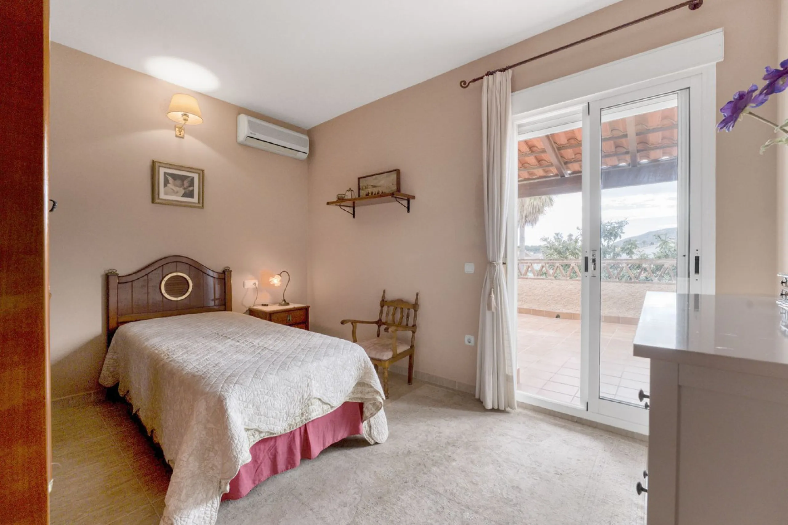 Diese beeindruckende Villa mit Aussicht – der ideale Rückzugsort für Ihre Familie