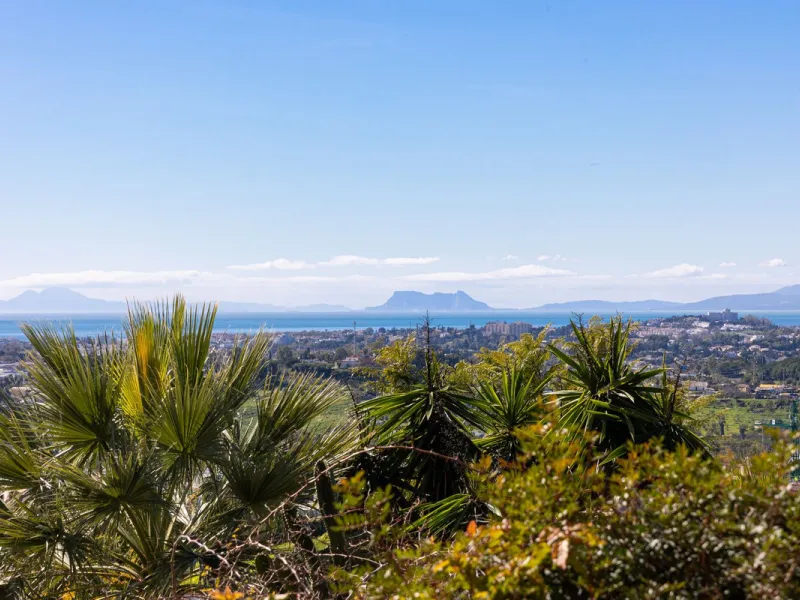 Apartment - Ground Floor Apartment в продаже в Marbella, Málaga. В доме 3 спален и 2 ванных комнат. Площадь дома 217 м²