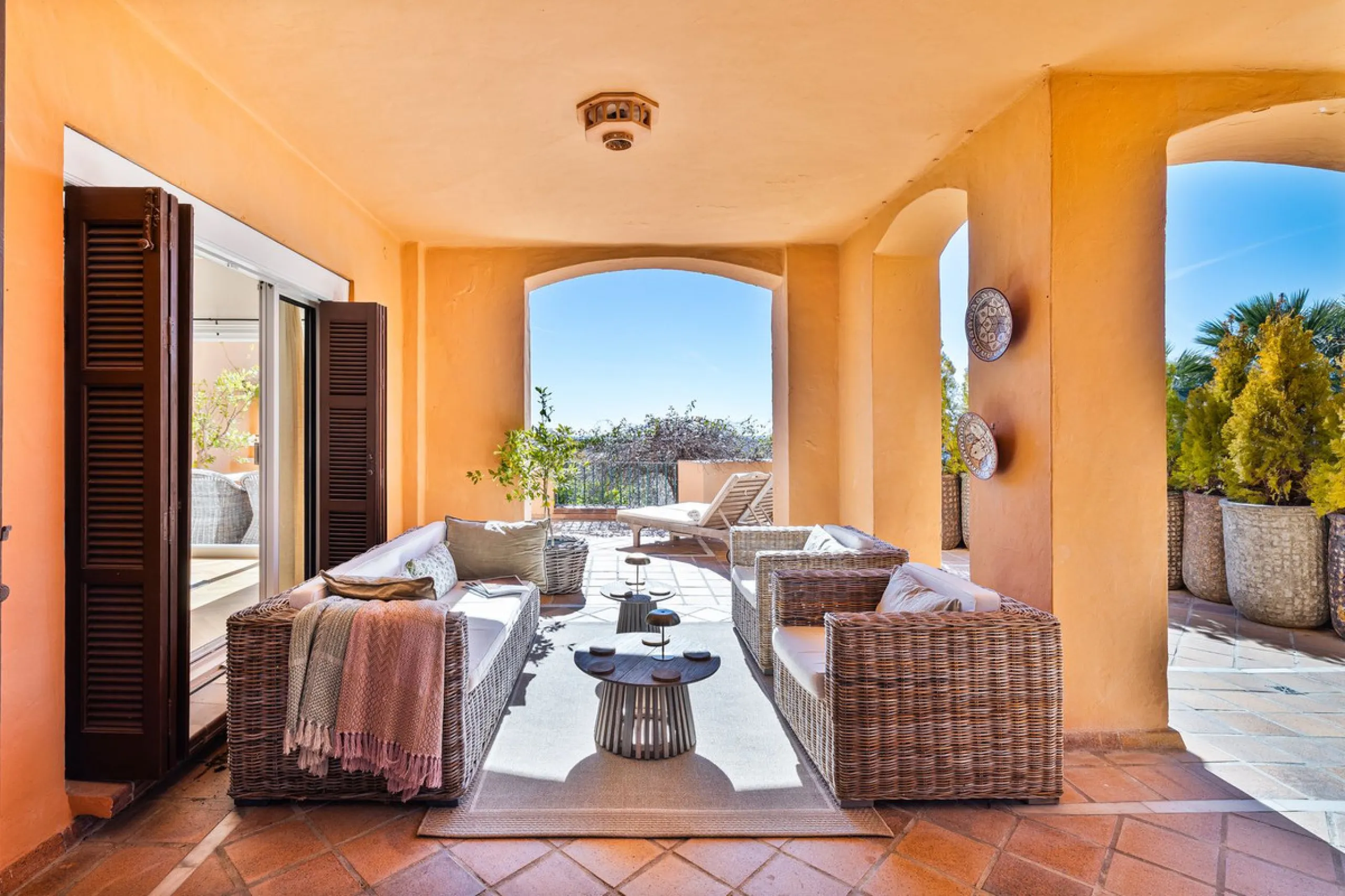 Apartment - Ground Floor Apartment в продаже в Marbella, Málaga. В доме 3 спален и 2 ванных комнат. Площадь дома 217 м²