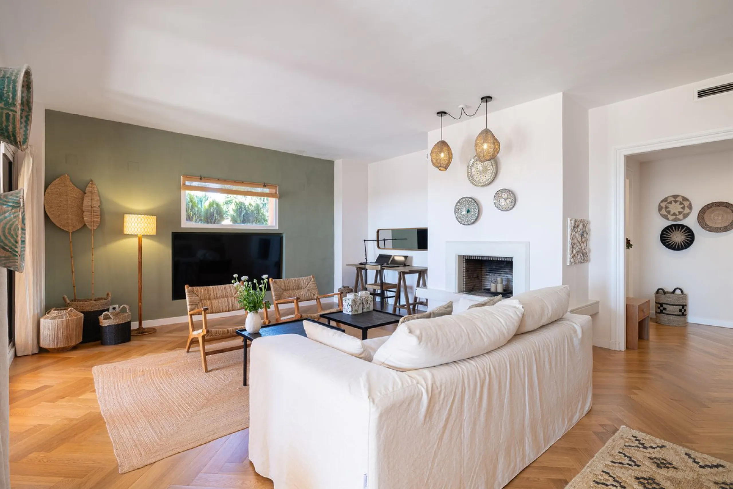 Apartment - Ground Floor Apartment в продаже в Marbella, Málaga. В доме 3 спален и 2 ванных комнат. Площадь дома 217 м²