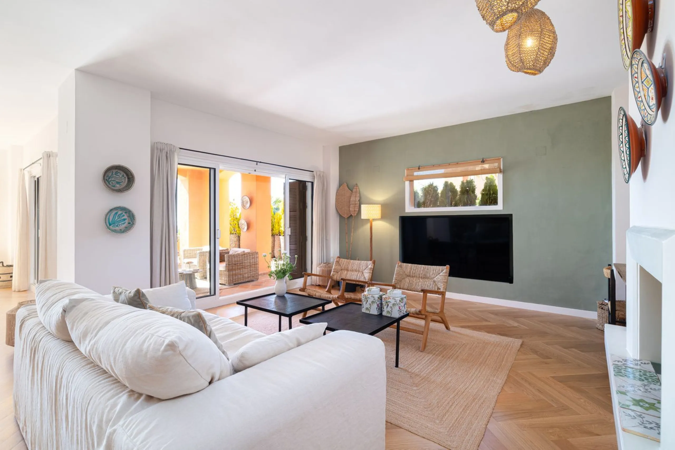 Apartment - Ground Floor Apartment в продаже в Marbella, Málaga. В доме 3 спален и 2 ванных комнат. Площадь дома 217 м²
