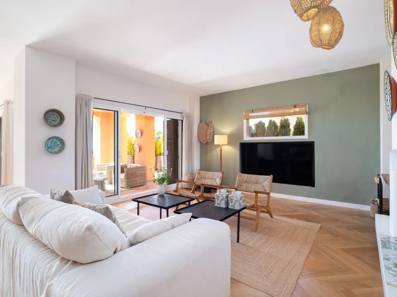 Apartment - Ground Floor Apartment в продаже в Marbella, Málaga. В доме 3 спален и 2 ванных комнат. Площадь дома 217 м²