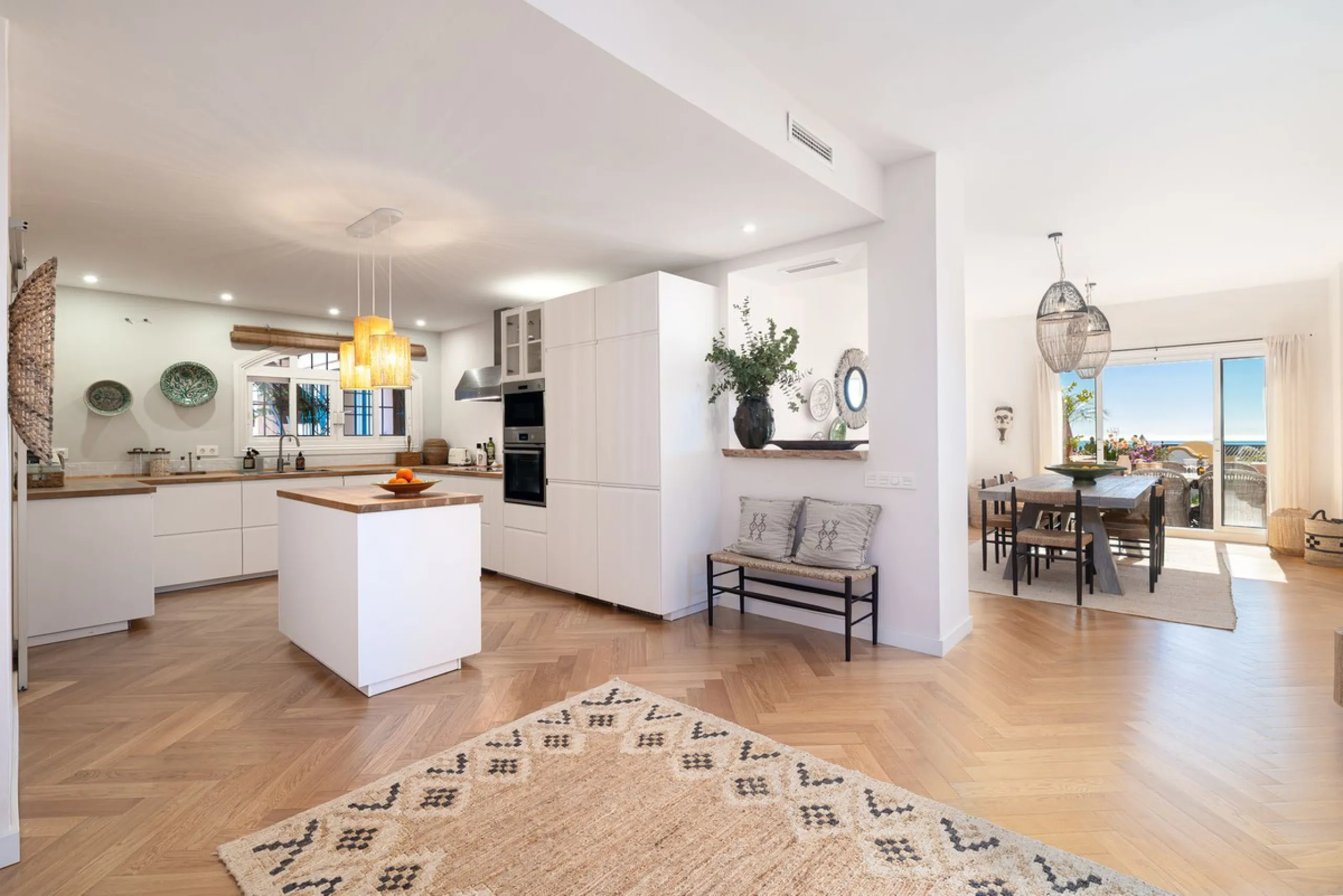 Apartment - Ground Floor Apartment в продаже в Marbella, Málaga. В доме 3 спален и 2 ванных комнат. Площадь дома 217 м²