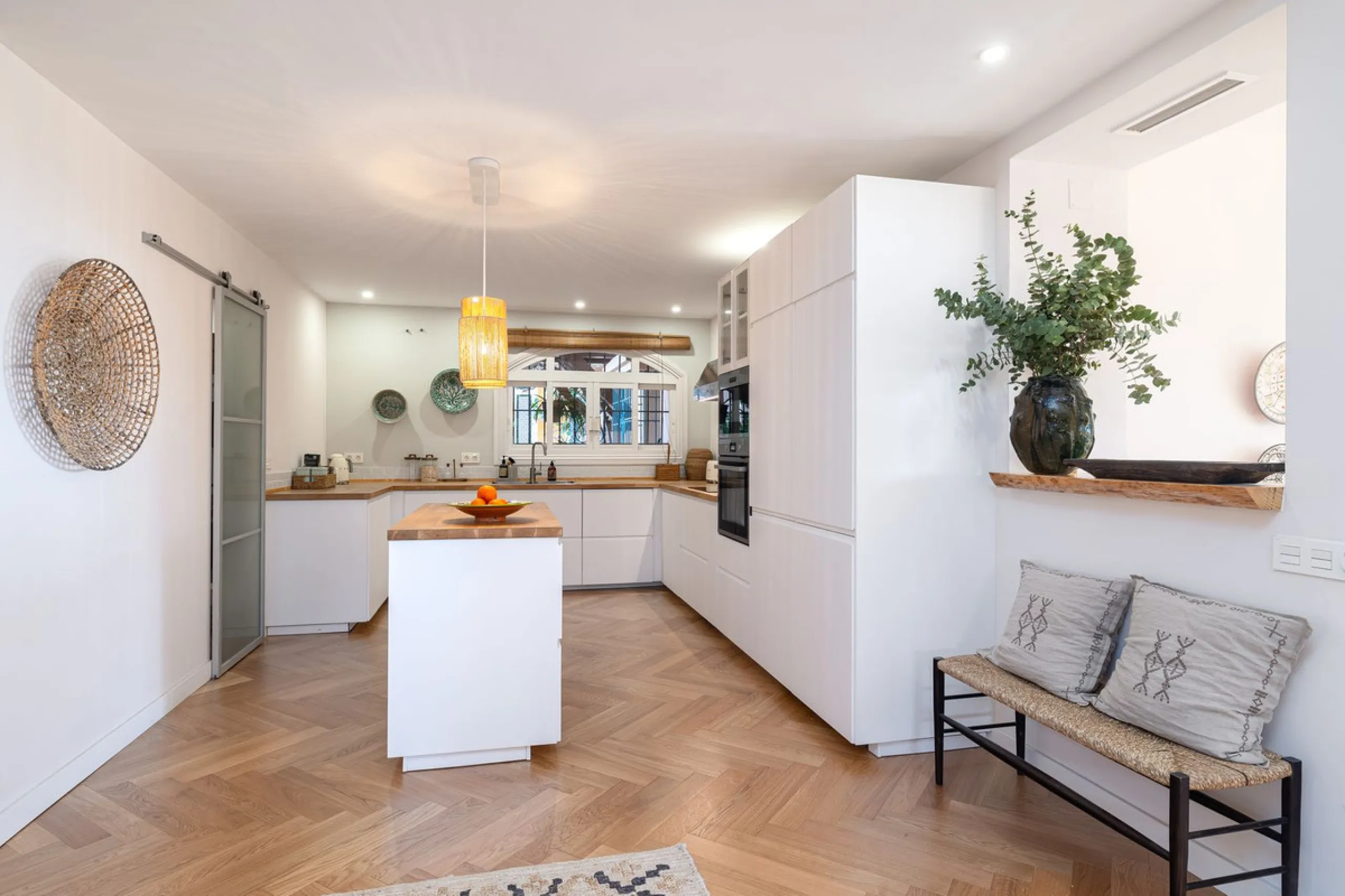 Apartment - Ground Floor Apartment в продаже в Marbella, Málaga. В доме 3 спален и 2 ванных комнат. Площадь дома 217 м²